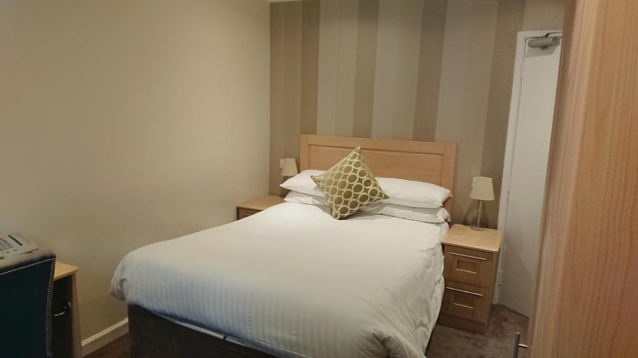 Oxwich Bay Hotel Свонсі Екстер'єр фото